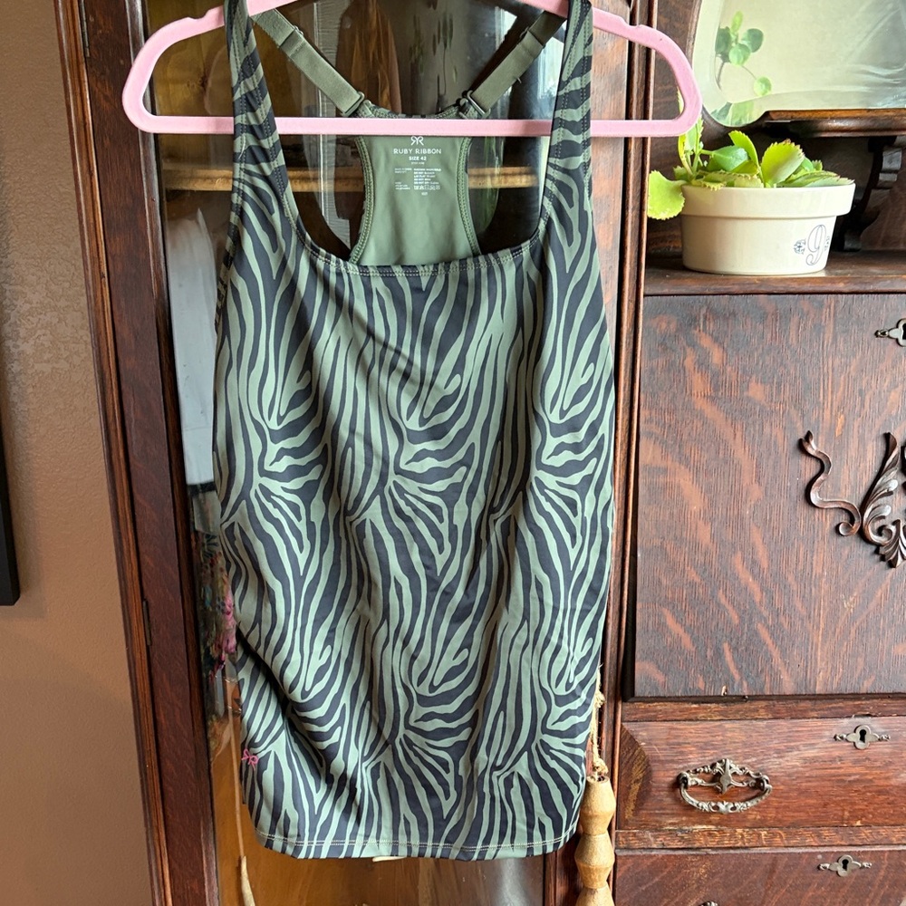 Ruby Ribbon Olive Green Active Tank size 42